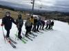 Naši lyžaři a snowboardisté ze 7. tříd posílají pozdravy ze svahů v Hynčicích pod Sušinou. 